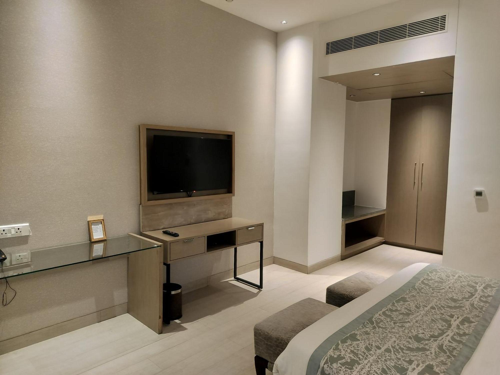 Airport Premium By Ishaan Hospitality Hotel 4*
